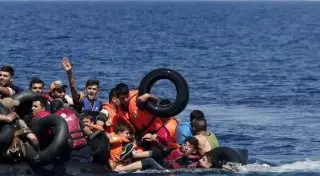 Лодка с 200 мигрантами перевернулась у берегов Турции