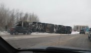 В Семее перевернулся грузовик с яблоками