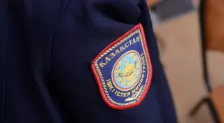 Участкового инспектора за взятку осудили на три года в Атырау