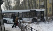 Маршрутный автобус врезался в дерево в Астане