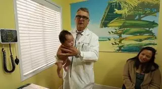 Американский врач придумал, как моментально успокоить плачущего ребенка