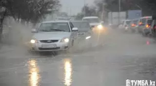 Дождь со снегом парализовали дорожное движение в Актау