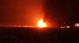 32 нефтяника эвакуированы с горящей платформы на Каспии