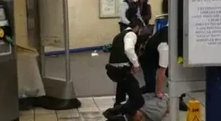 Мужчина с мачете атаковал пассажиров лондонского метро