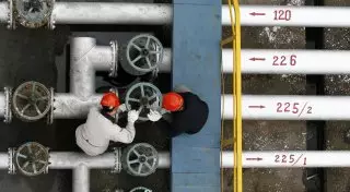 Повышение цен на нефть зависит от сокращения коммерческих запасов - эксперт