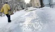 Из-за гололеда в Семее погибла женщина