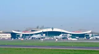 В аэропорту Алматы ведется капитальный ремонт взлетно-посадочных полос