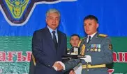 Тасмагамбетов наградил лучших офицеров - выпускников Военного института Сухопутных войск