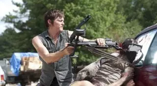 Звезду сериала "Ходячие мертвецы" покусала поклонница на зомби-съезде