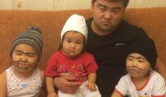 Маленькие сестры из Алматы стали звездами Интернета