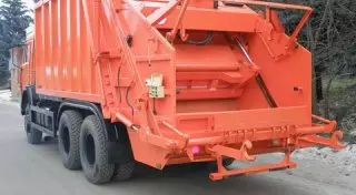 Мусоровоз насмерть сбил 72-летнюю женщину в Караганде