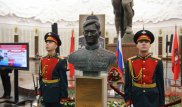 Казахстан передал музею в Москве бюст Талгата Бегельдинова