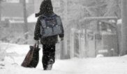 В Уральске пассажиры вытолкнули маленькую девочку из автобуса