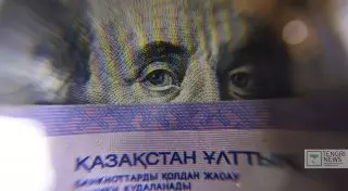 Курс доллара поднялся до 322 тенге