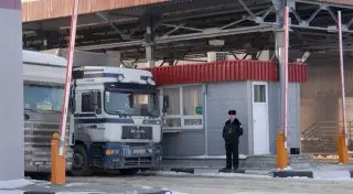 Почему казахстанские фуры задерживают на российской границе, рассказал посол РФ