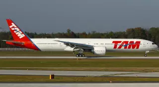 Самолет экстренно сел в аэропорту Мадрида из-за сообщения о бомбе