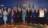 Назарбаев отметил наградами людей труда