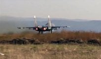 Су-34 готовится к вылету с авиабазы "Хмеймим" в сирийской провинции Латакия. Фото©РИА Новости.