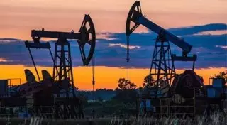 Скачок нефти к 100 долларам за баррель возможен - эксперты