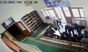 За поимку вора обуви в мечети Талдыкоргана объявлено денежное вознаграждение
