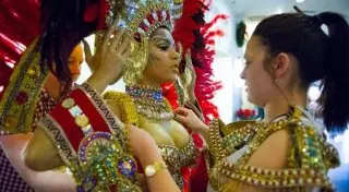 Феерические национальные наряды на конкурсе "Мисс Вселенная"