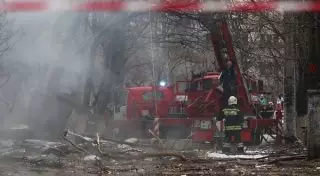 Пенсионер выжил при падении с 7-го этажа горящего дома в Волгограде