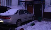 Главу МВД РК просят ввести наказание за парковку машин возле дверей подъездов