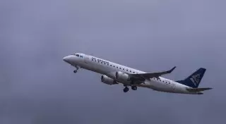 Вылетевший в Москву самолет вернулся в Астану