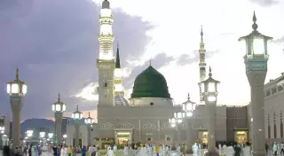 День рождения пророка Мухаммеда отмечают мусульмане