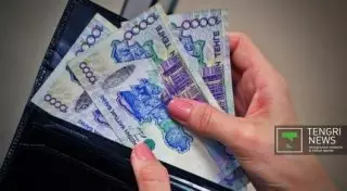 Сколько денег казахстанцы готовы потратить на подарки к Новому году