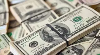 Продажу долларов по талонам ввели в Туркменистане