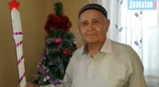 Инновационный посох для Деда Мороза придумал пенсионер из Актобе