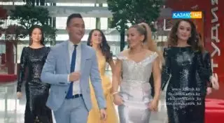 Казахстанские звезды спели в новогоднем клипе