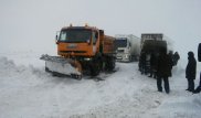 Спасатели продолжают вызволять дальнобойщиков из снежных заносов в Карагандинской области