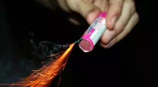 Жительница Астаны пострадала из-за взрыва петарды в автобусе