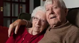 96-летняя британка победила рак и выходит замуж