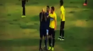 Болельщики довели до слез футбольного судью в Тунисе