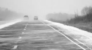 Дороги в пяти областях Казахстана остаются закрытыми