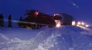 Из-за бурана казахстанцы рискуют встретить Новый год на трассе