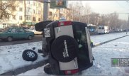 Hummer перевернулся в Алматы из-за плохого самочувствия водителя