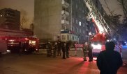 Из-за новогодней петарды загорелся балкон дома в Семее