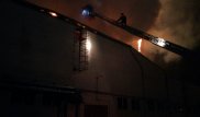 Склад по хранению полипропилена горит в Павлодаре
