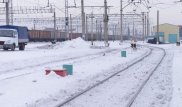 Скончалась попавшая под поезд в Караганде 4-летняя девочка