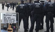 Художница разделась в знак протеста против секс-террора в Кельне