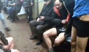 Москву переполошил флешмоб "В метро без штанов"