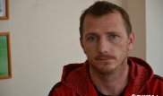 Угрожавший самоубийством житель Актау не пускает своих детей в школу в знак протеста