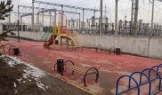Алматинцев возмутила новая детская площадка возле электростанции