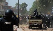 Террористы захватили заложников в отеле в столице Буркина-Фасо, есть жертвы