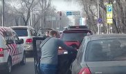 Видео драки на дороге в Алматы появилось в Сети