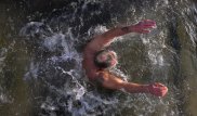 Астана в морозы лидирует по крещенским купаниям